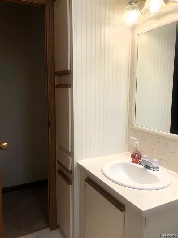 614 Spruce Court, Jonesville, MI 49250 — Photo 7