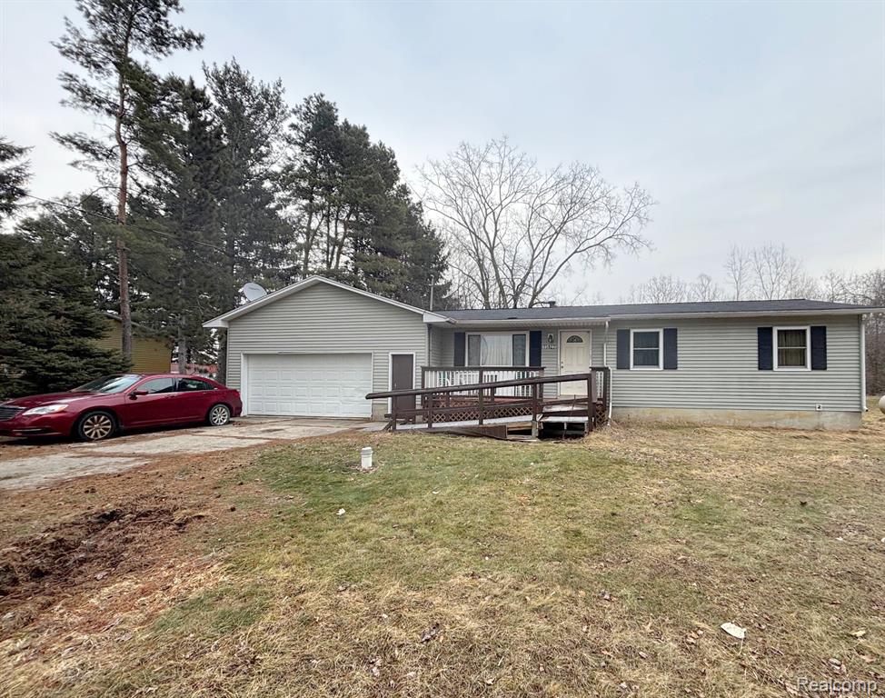 15927 Briggs Road, Chesaning, MI 48616 — front exterior