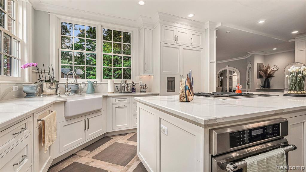 97 TOURAINE Road, Grosse Pointe Farms, MI 48236 — Photo 5