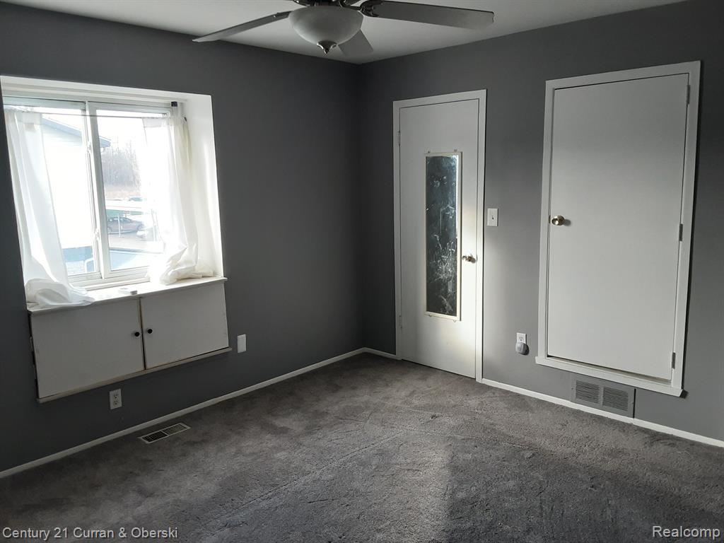 41279 S WOODBURY GREEN Drive, Belleville, MI 48111 — Photo 17