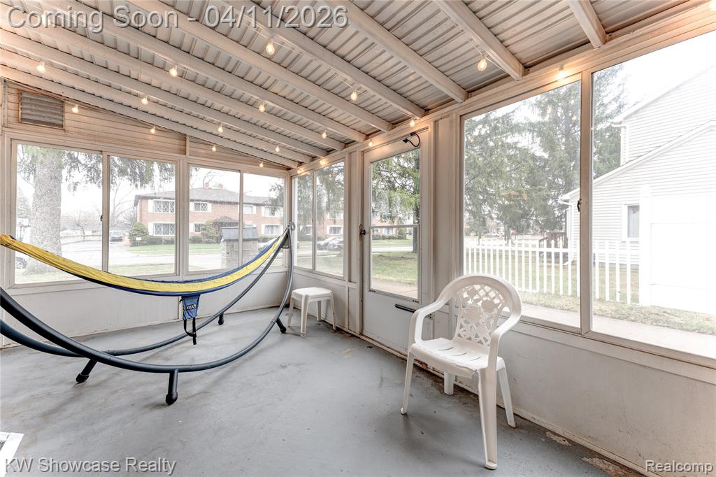23033 Hawthorne Street, Farmington, MI 48336 — Photo 15