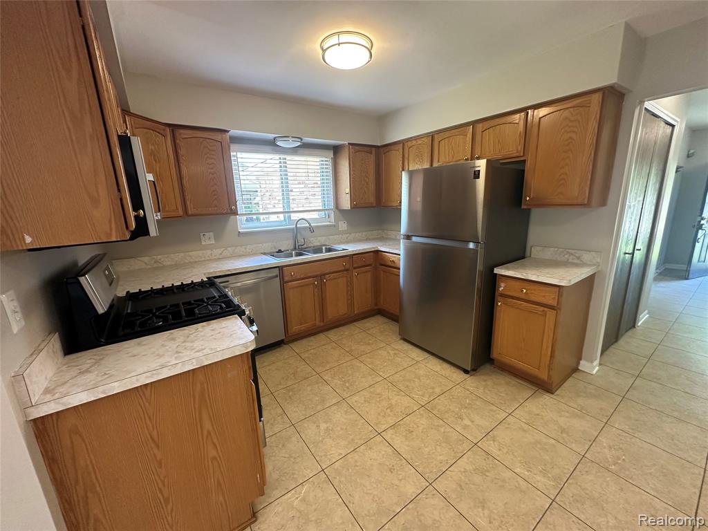 7534 Charrington Drive, Canton, MI 48187 — Photo 8
