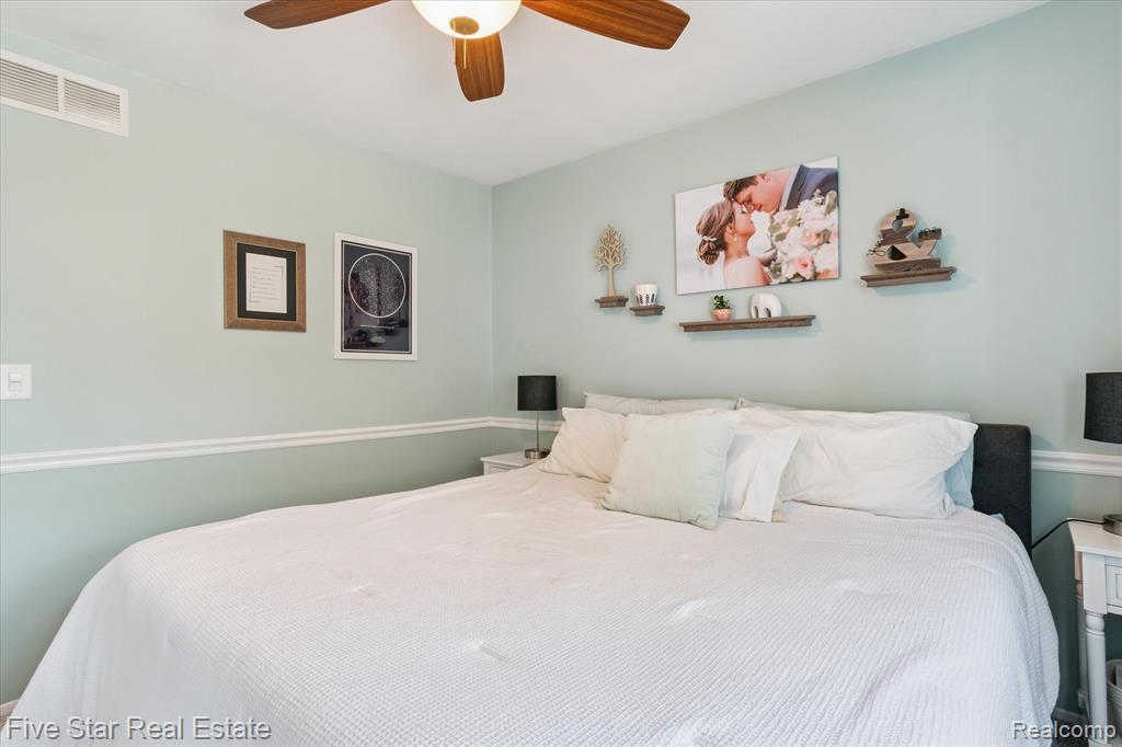 43592 Champlain Court, Canton, MI 48188 — Photo 27