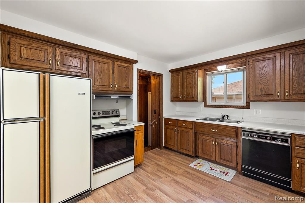 8628 Strom Drive, Sterling Heights, MI 48314 — Photo 13