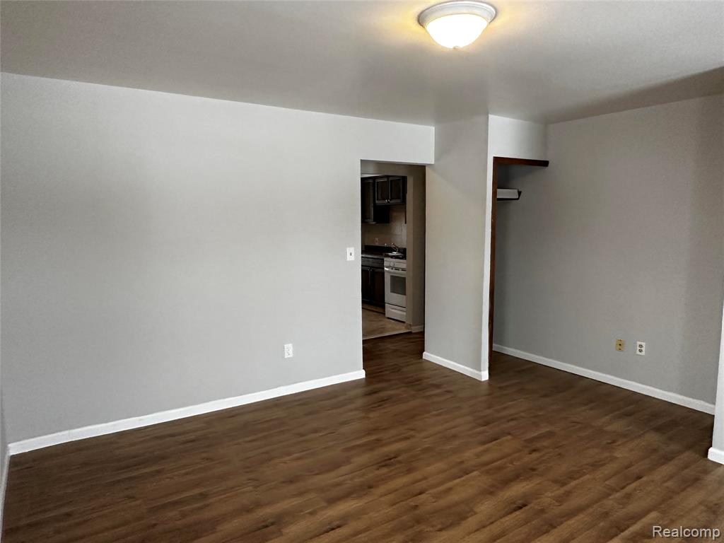 68250 GRAND TRUNK UNIT 4 Avenue, Richmond, MI 48062 — Photo 9