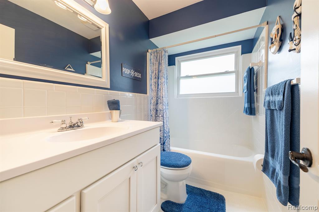 7912 COVENTRY Avenue, Grosse Ile, MI 48138 — Photo 17