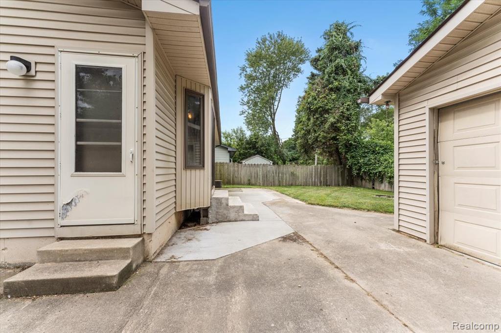9160 Maplewood Drive, White Lake, MI — Photo 22