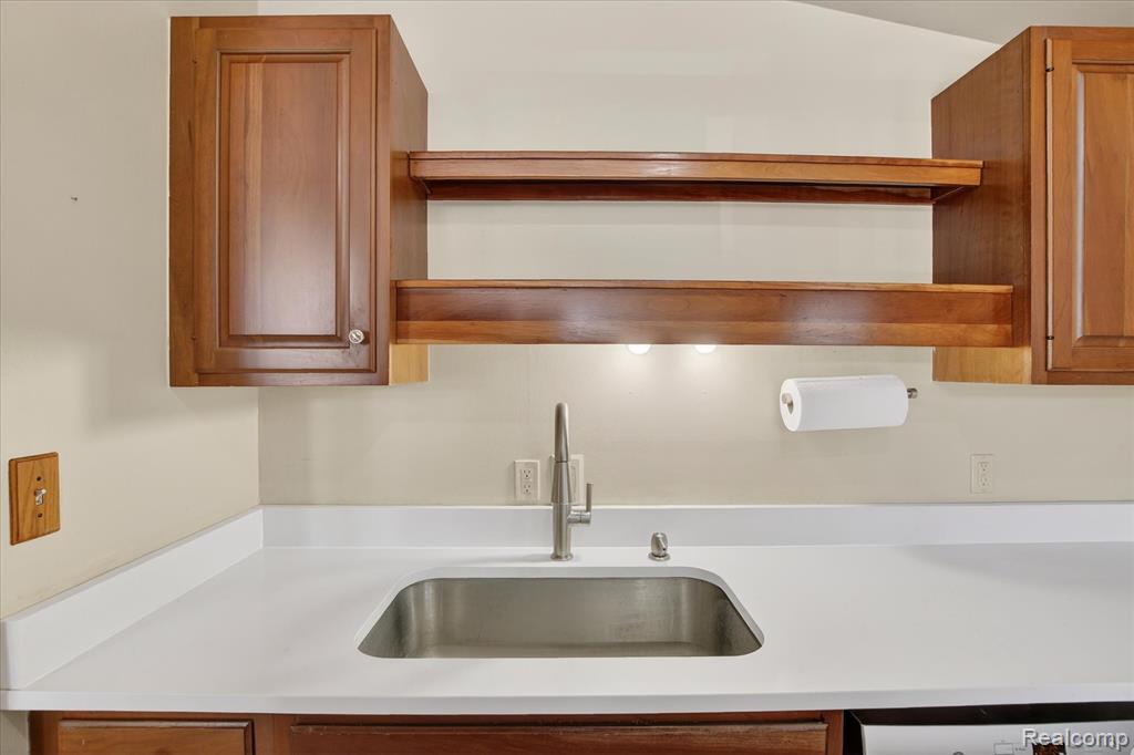 2344 S Circle Drive, Ann Arbor, MI 48103 — Photo 17
