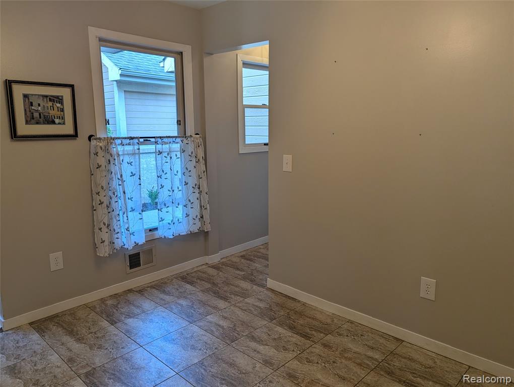 9327 Eastwind Drive, Livonia, MI 48150 — Photo 18