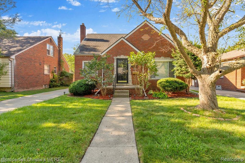 20006 Lochmoor Street, Harper Woods, MI 48225 — Photo 2