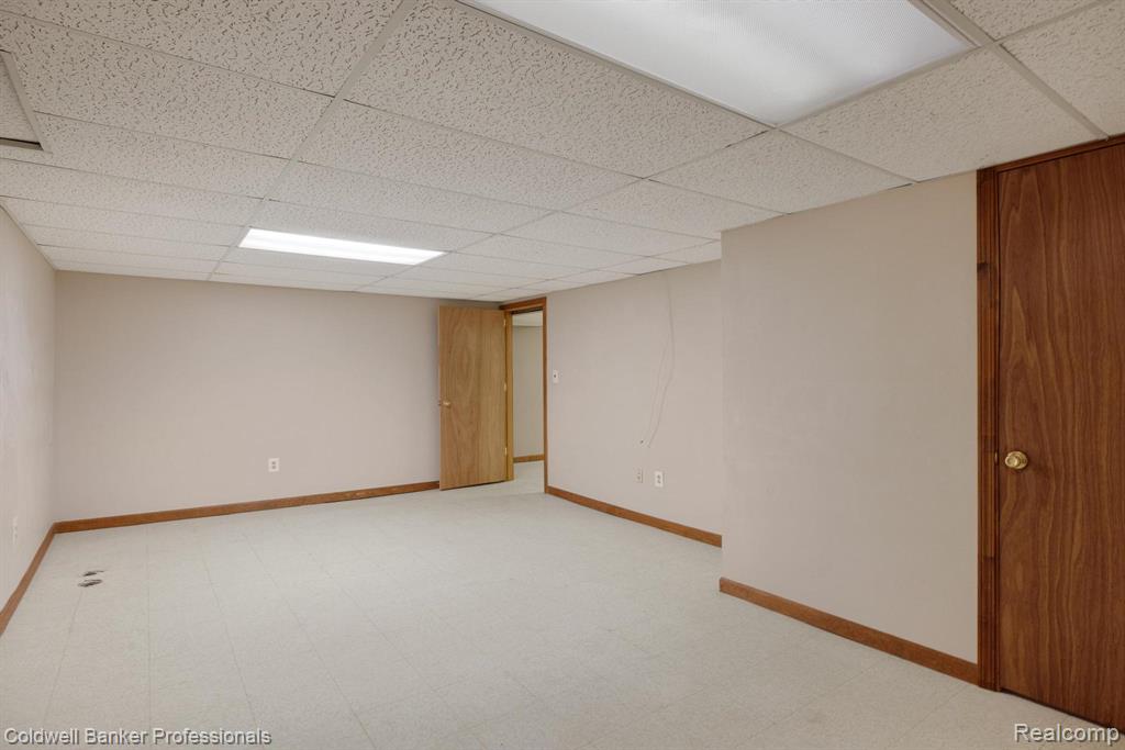 8536 Blackburn Drive, Westland, MI — Photo 24