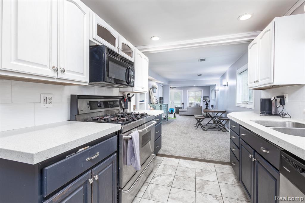 656 Lawson Drive, Lake Orion, MI 48362 — Photo 14