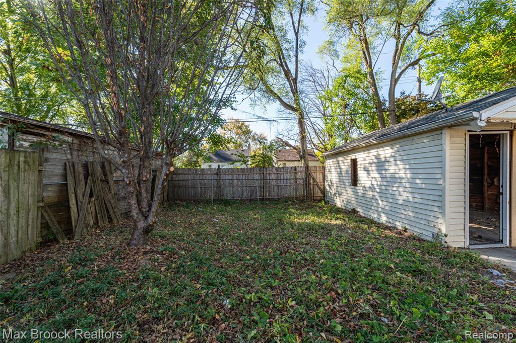 9327 Schaefer Highway, Detroit, MI 48228 — Photo 37