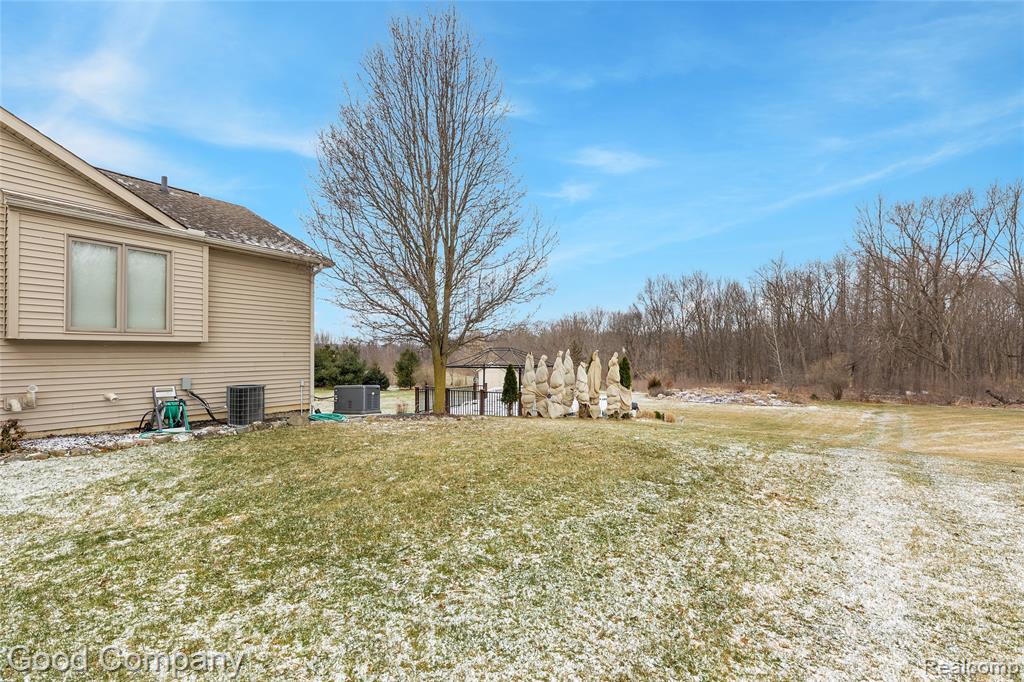 7526 Summer Breeze Trail, Howell, MI 48843 — Photo 42