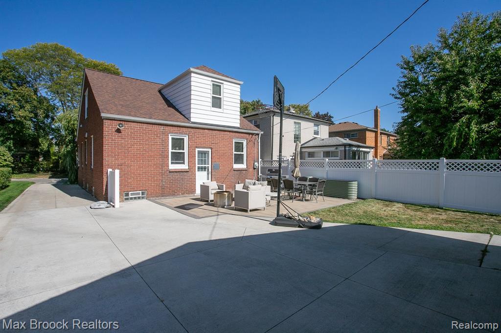 13353 Sherwood Drive, Huntington Woods, MI — Photo 54