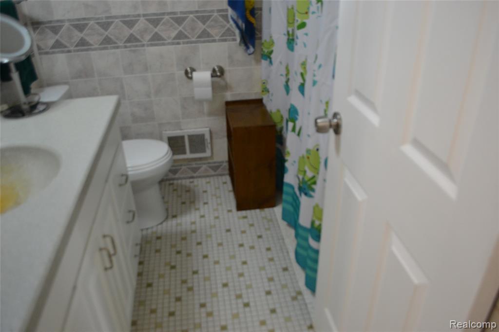 5448 FAIRVIEW Drive, Grand Blanc, MI 48439 — Photo 16