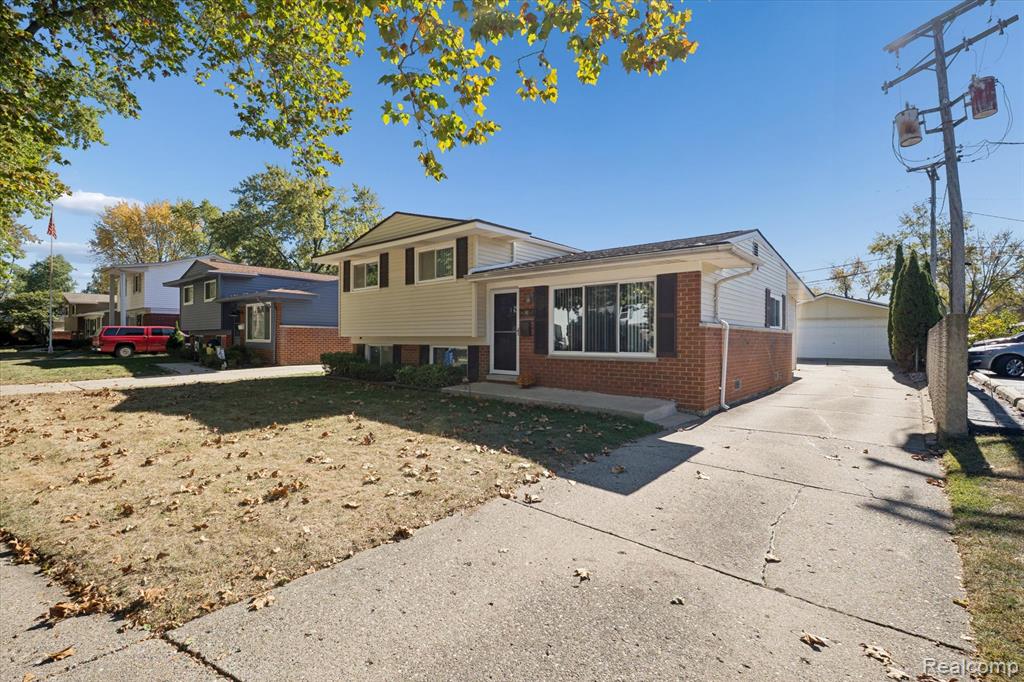 496 Langley Boulevard, Clawson, MI — Photo 3