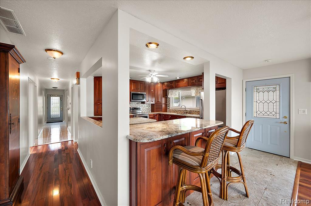 13358 Laplaisance Woods Street, La Salle, MI — Photo 16