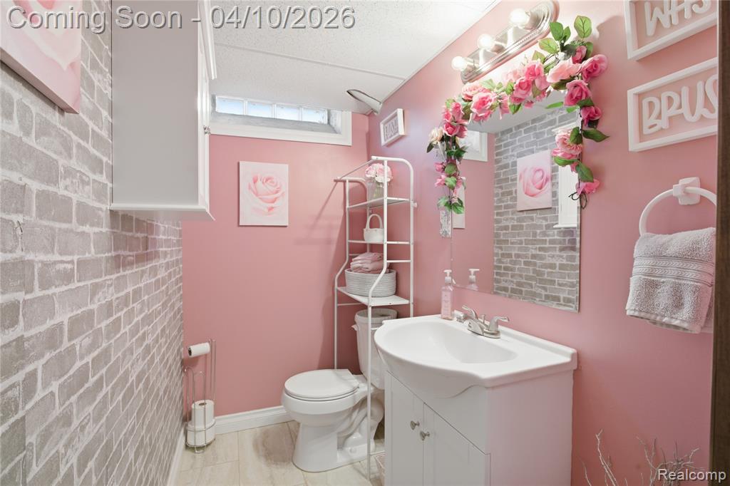 30725 Whittier Avenue, Madison Heights, MI 48071 — Photo 28