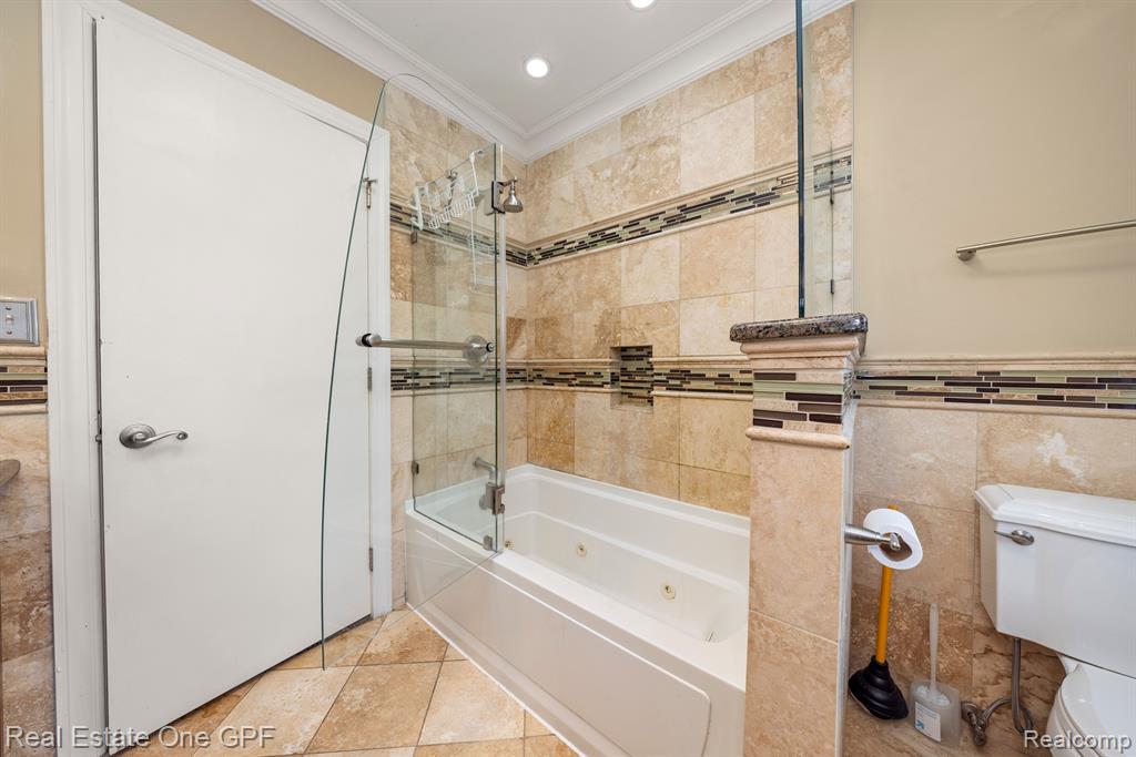 6 ELMSLEIGH Lane, Grosse Pointe, MI 48230 — Photo 35