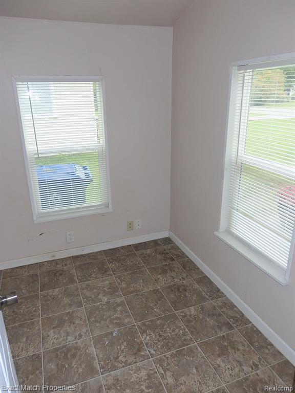 409 LAKEVIEW Street, Holly, MI 48442 — Photo 36