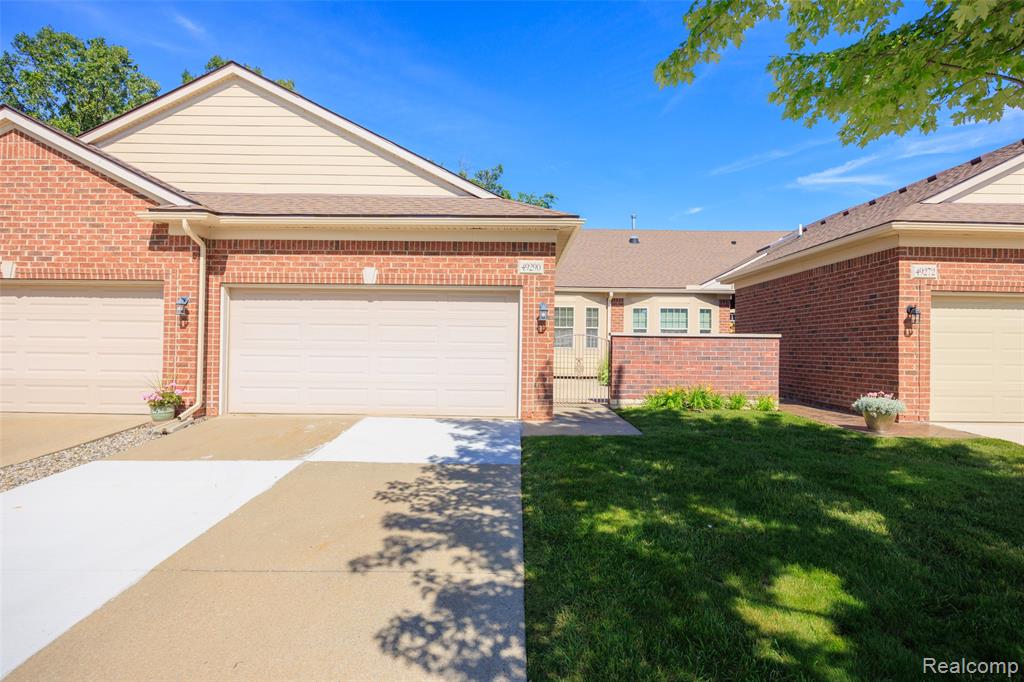 49290 Wayburn Drive, Macomb, MI 48042 — Photo 2