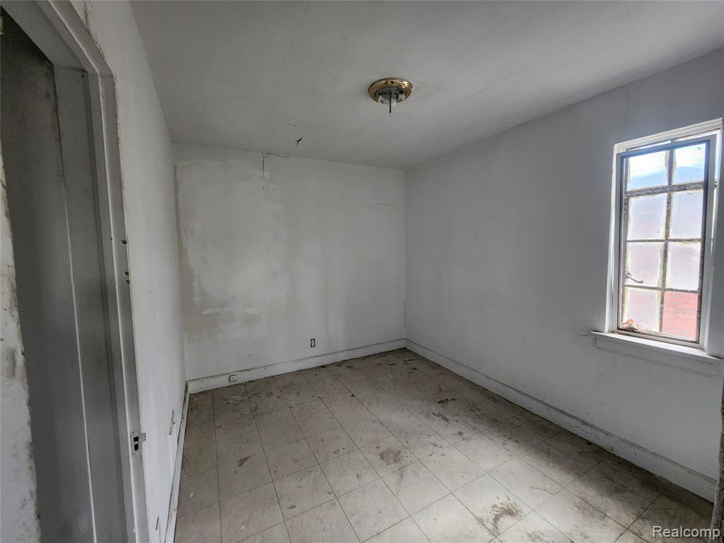 8372 Carlin Street, Detroit, MI 48228 — Photo 15