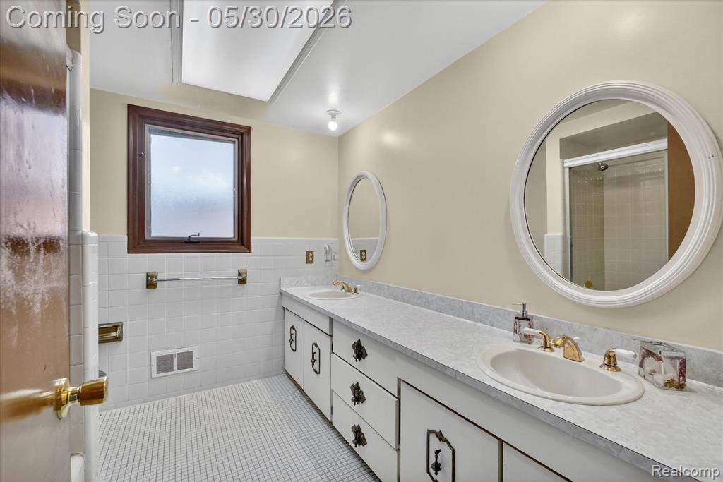 28013 Roan Drive, Warren, MI 48093 — Photo 24