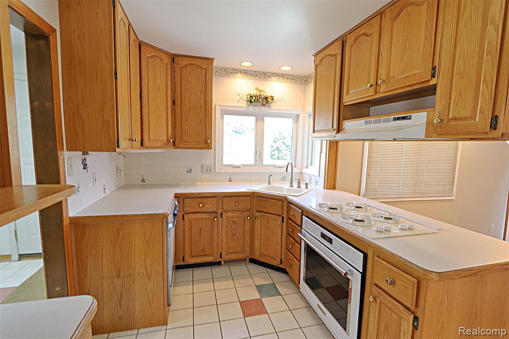 6964 Norborne Avenue, Dearborn Heights, MI 48127 — Photo 19