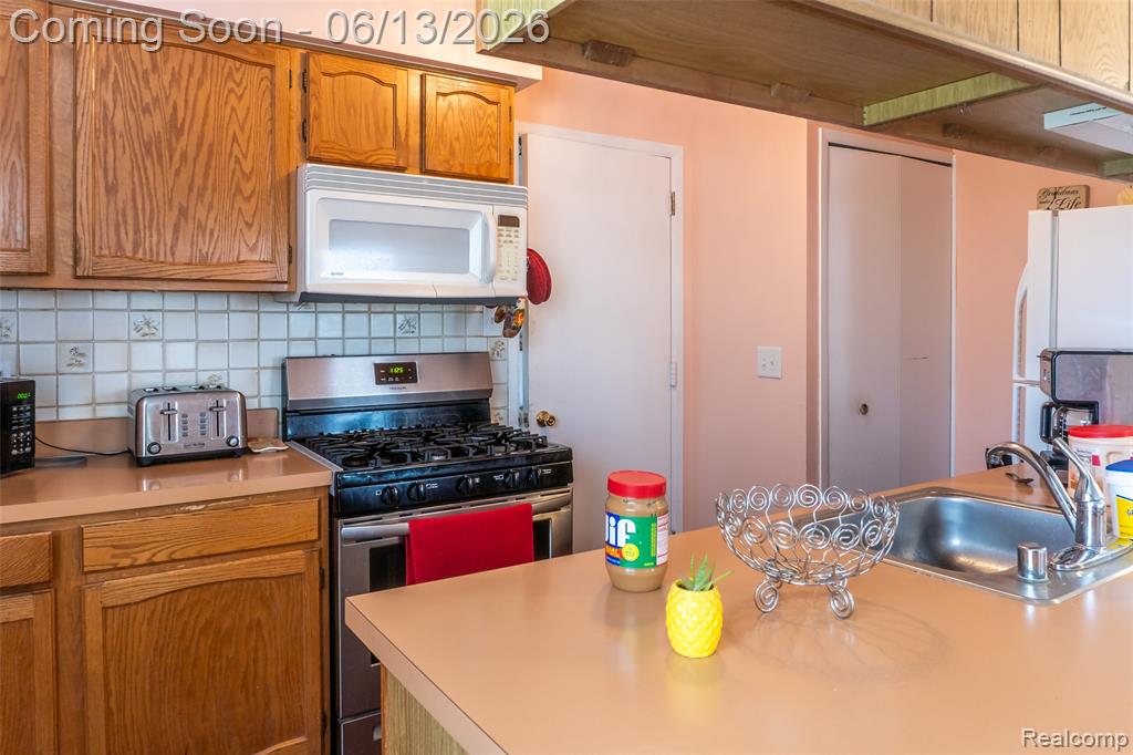 1442 Mariner Drive, Walled Lake, MI 48390 — Photo 20