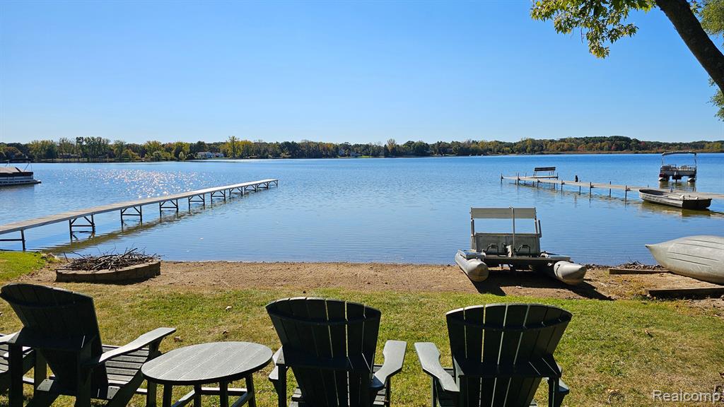 9940 BLUEWATER Drive, Pinckney, MI 48169 — Photo 2