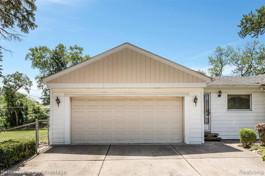 7320 Colonial Street, Dearborn Heights, MI 48127 — Photo 37