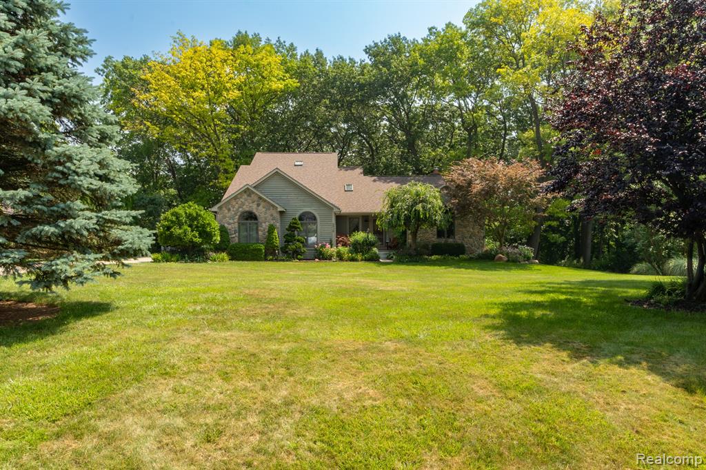 6939 West Ridge Drive, Brighton, MI 48116 — Photo 3
