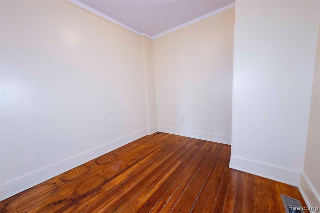 14536 E JEFFERSON Avenue, Detroit, MI 48215 — Photo 11