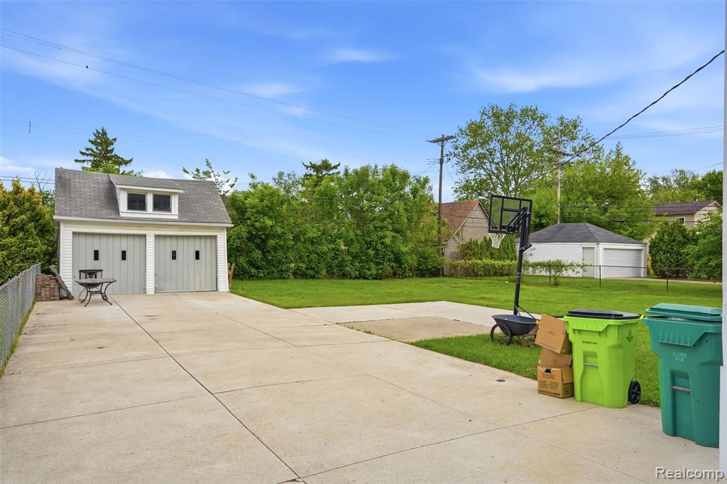 24248 Hayes Avenue, Eastpointe, MI 48021 — Photo 32