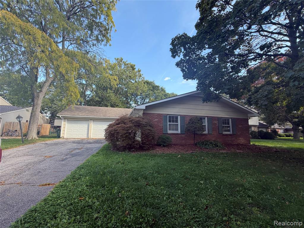 2734 Renshaw Drive, Troy, MI 48085
