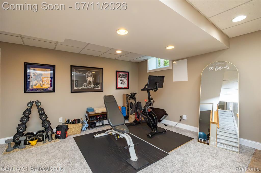 689 Woodfield Way, Rochester Hills, MI 48307 — Photo 40