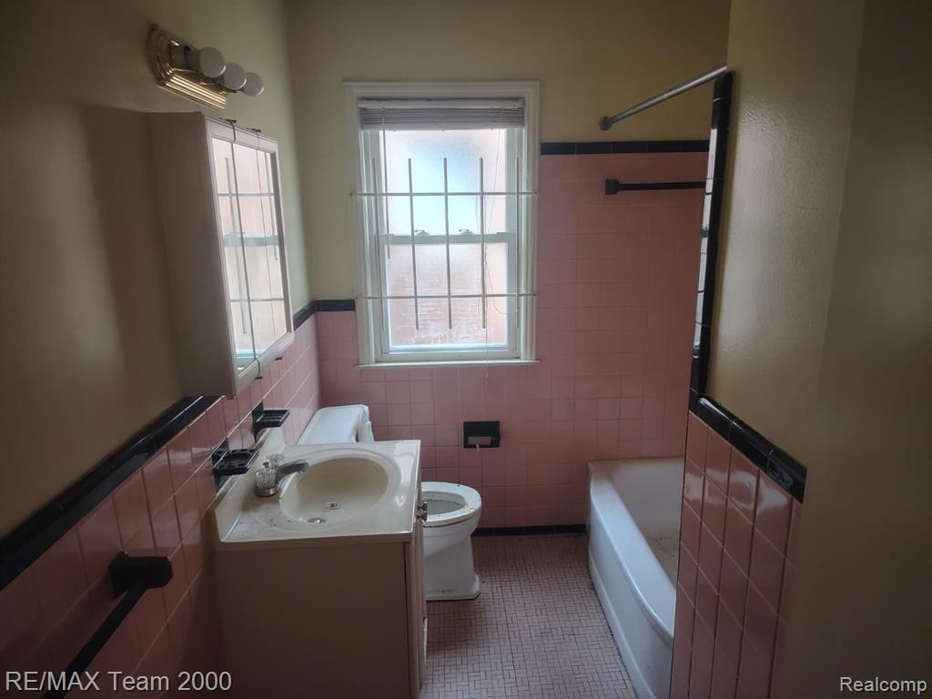 18330 Warwick Street, Detroit, MI 48219 — Photo 7