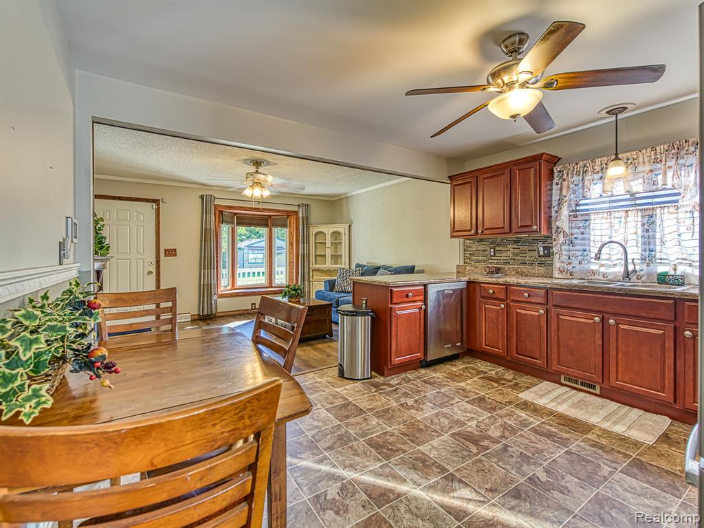6676 Syracuse Street, Taylor, MI 48180 — Photo 9