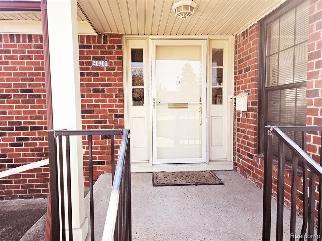 40703 Newport Dr, 249, Plymouth, MI 48170 — Photo 2