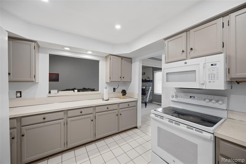 40645 Heatherlea Court, Clinton Twp, MI 48038 — Photo 12