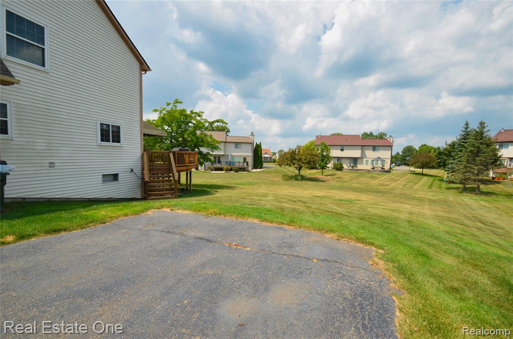 2092 Westview Court, Orion, MI — Photo 5