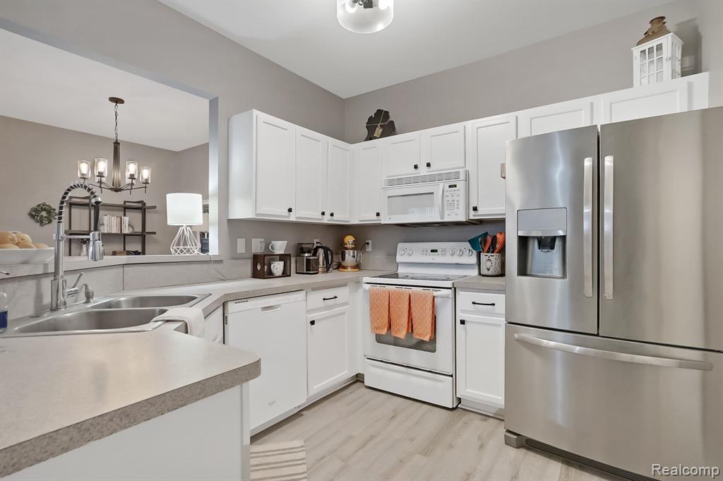 29508 Nottingham Court, Livonia, MI 48152 — Photo 10