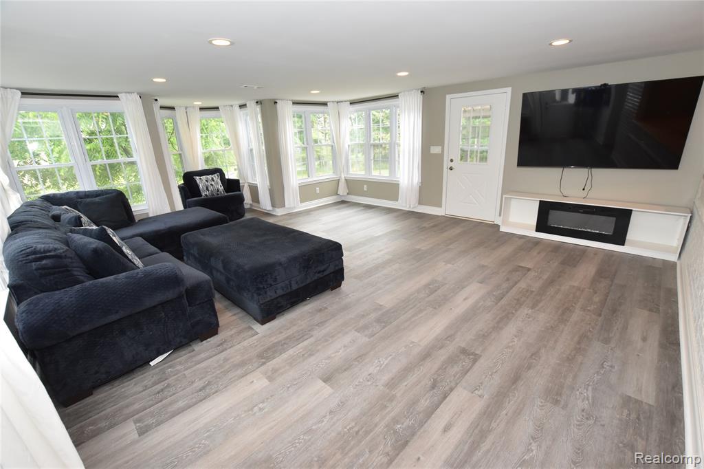 9497 Ellis Road, Clarkston, MI 48348 — Photo 15