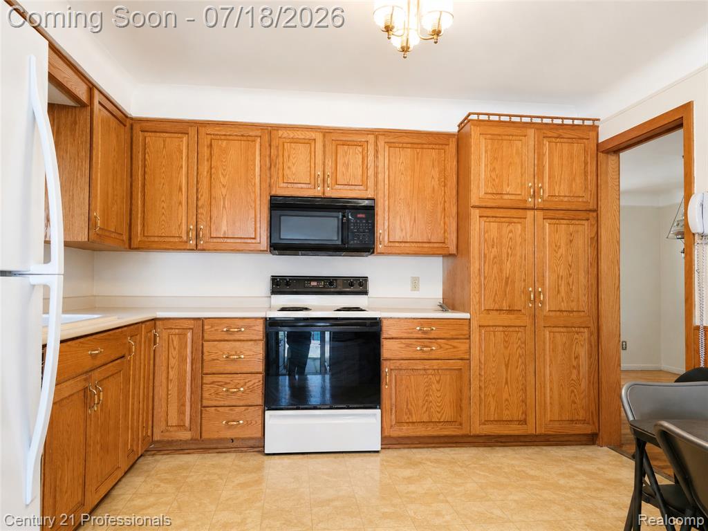 8563 Centralia Street, Dearborn Heights, MI 48127 — Photo 6