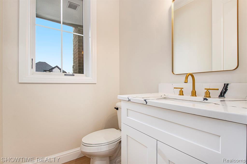 11695 ENCORE Drive, Utica, MI 48315 — Photo 17