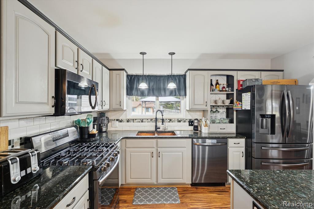 8474 Wesley Drive, Flushing, MI 48433 — Photo 15