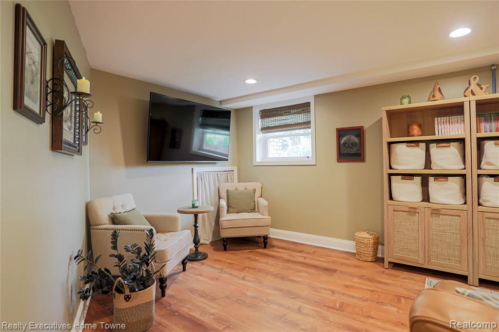 2687 Los Angeles Drive, Wolverine Lake, MI 48390 — Photo 45