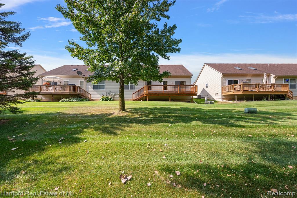 402 Mulberry Drive, Commerce Twp, MI 48390 — Photo 32