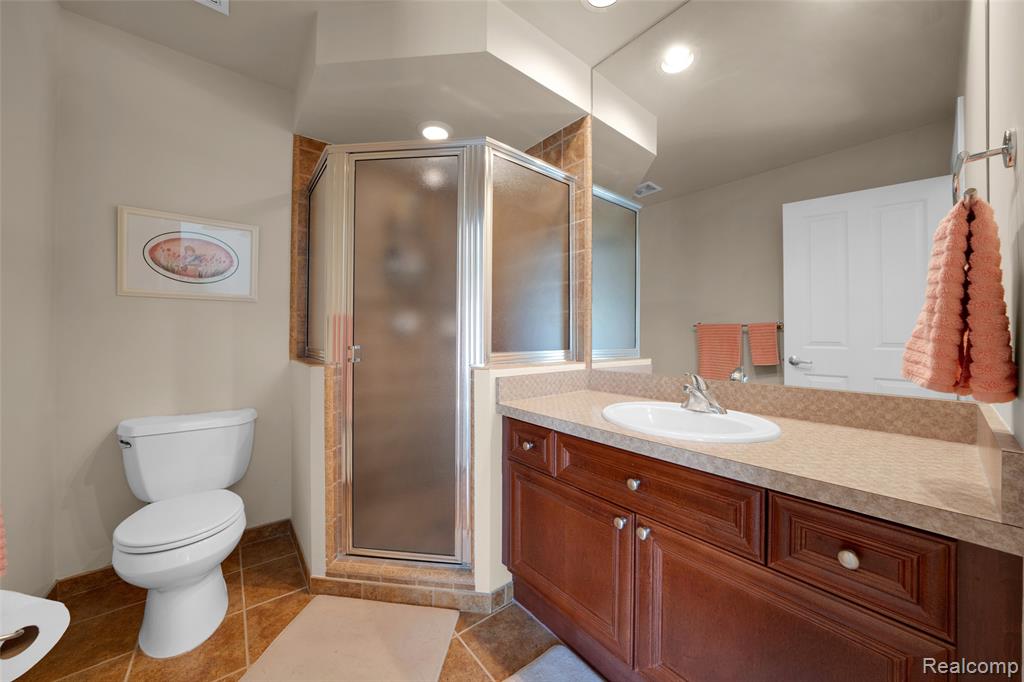 4502 Forest Edge Lane, West Bloomfield, MI 48323 — Photo 41